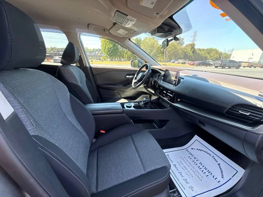 Used 2022 Gray Nissan SV image 10