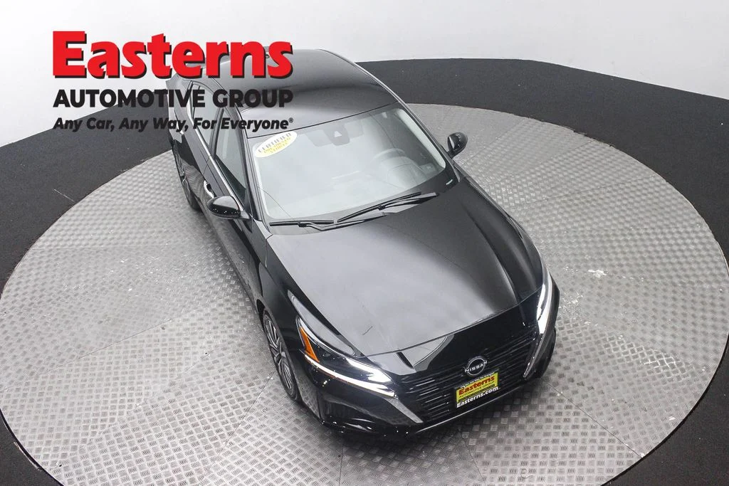 Used 2023 Black Nissan 2.5 SV image 3