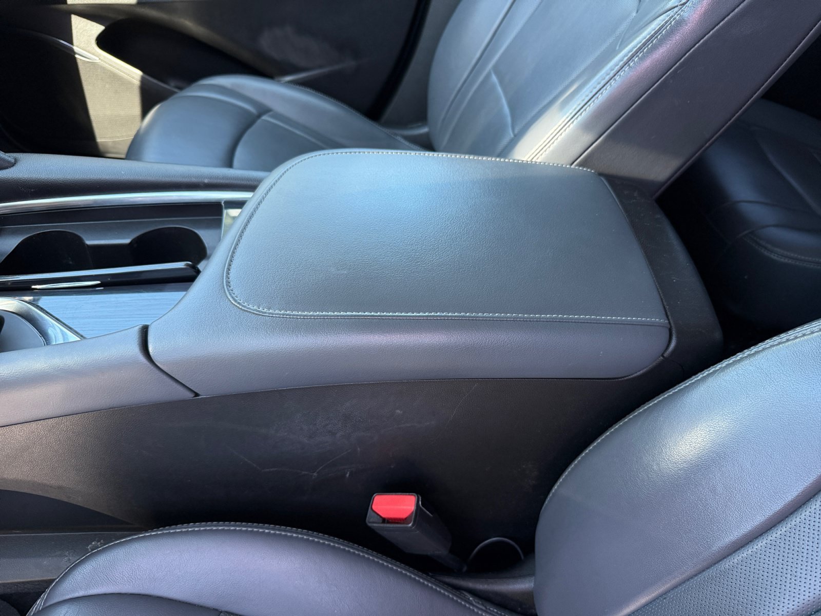 Used 2018 Summit White Buick Essence image 14