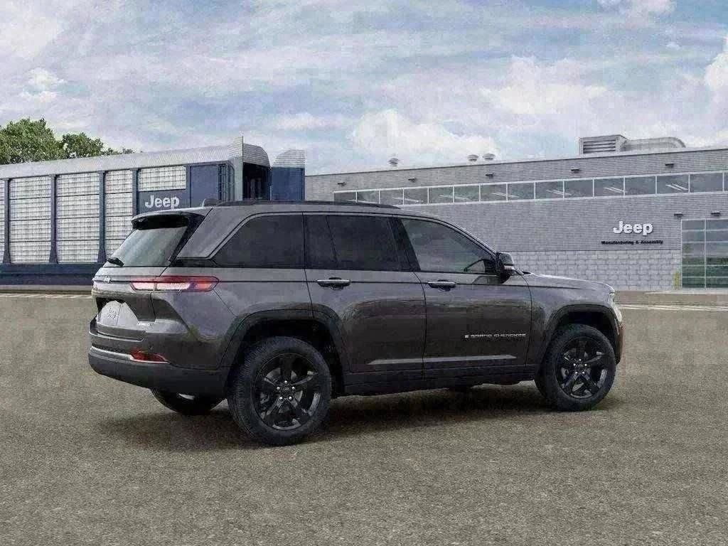 New 2026 Baltic Gray Metallic Clear-Coat Exterior Paint Jeep Limited image 23