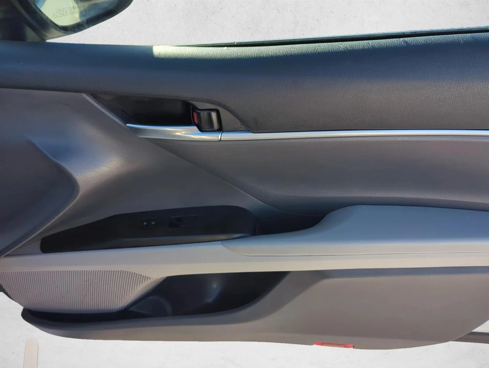 Used 2022 White Toyota LE image 28