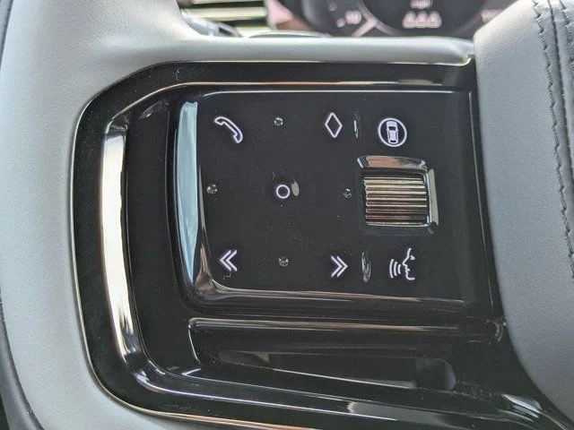 Used 2025  Land Rover SV Edition Two image 21