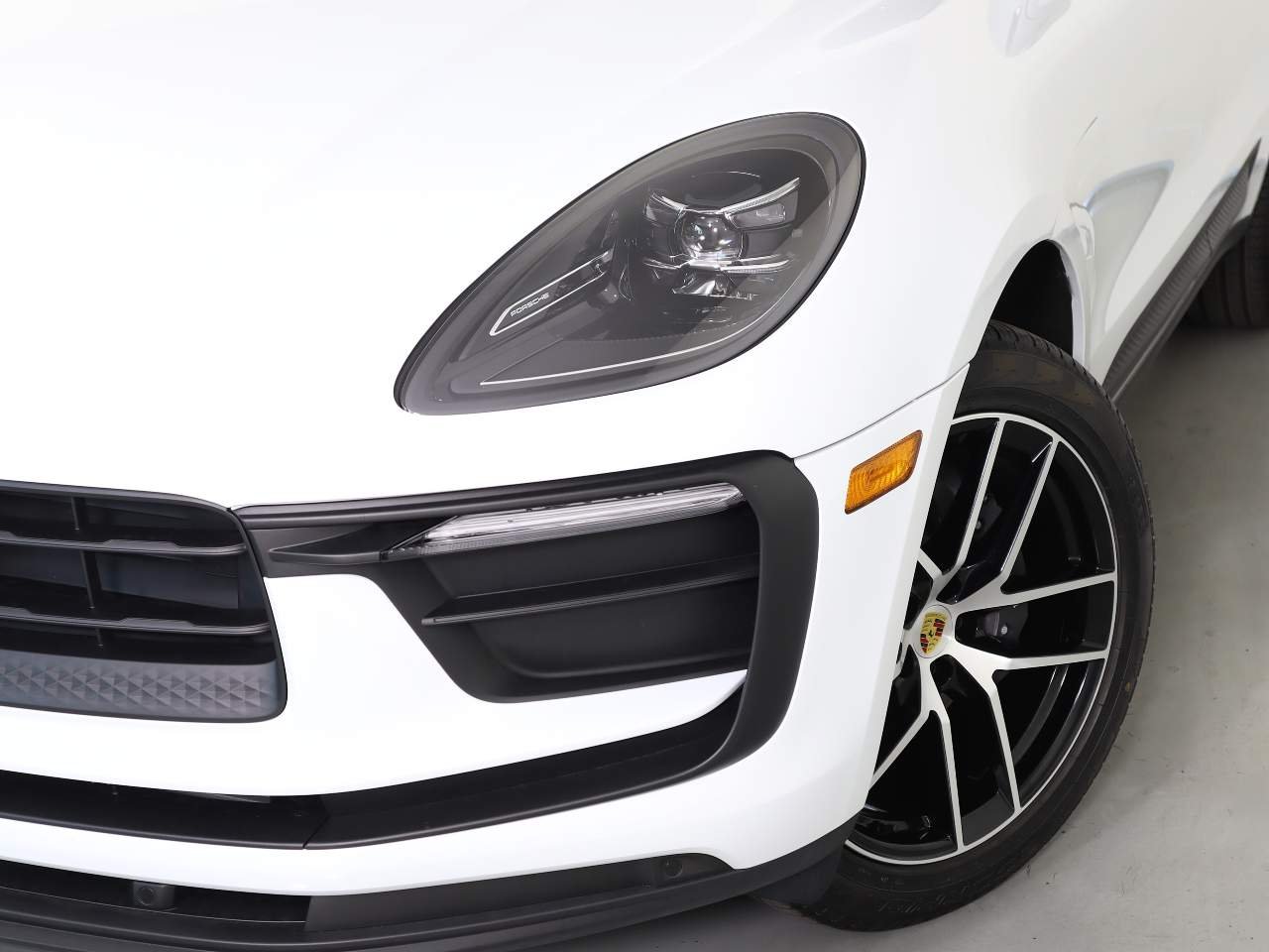 2026 Porsche Macan - Photo 12