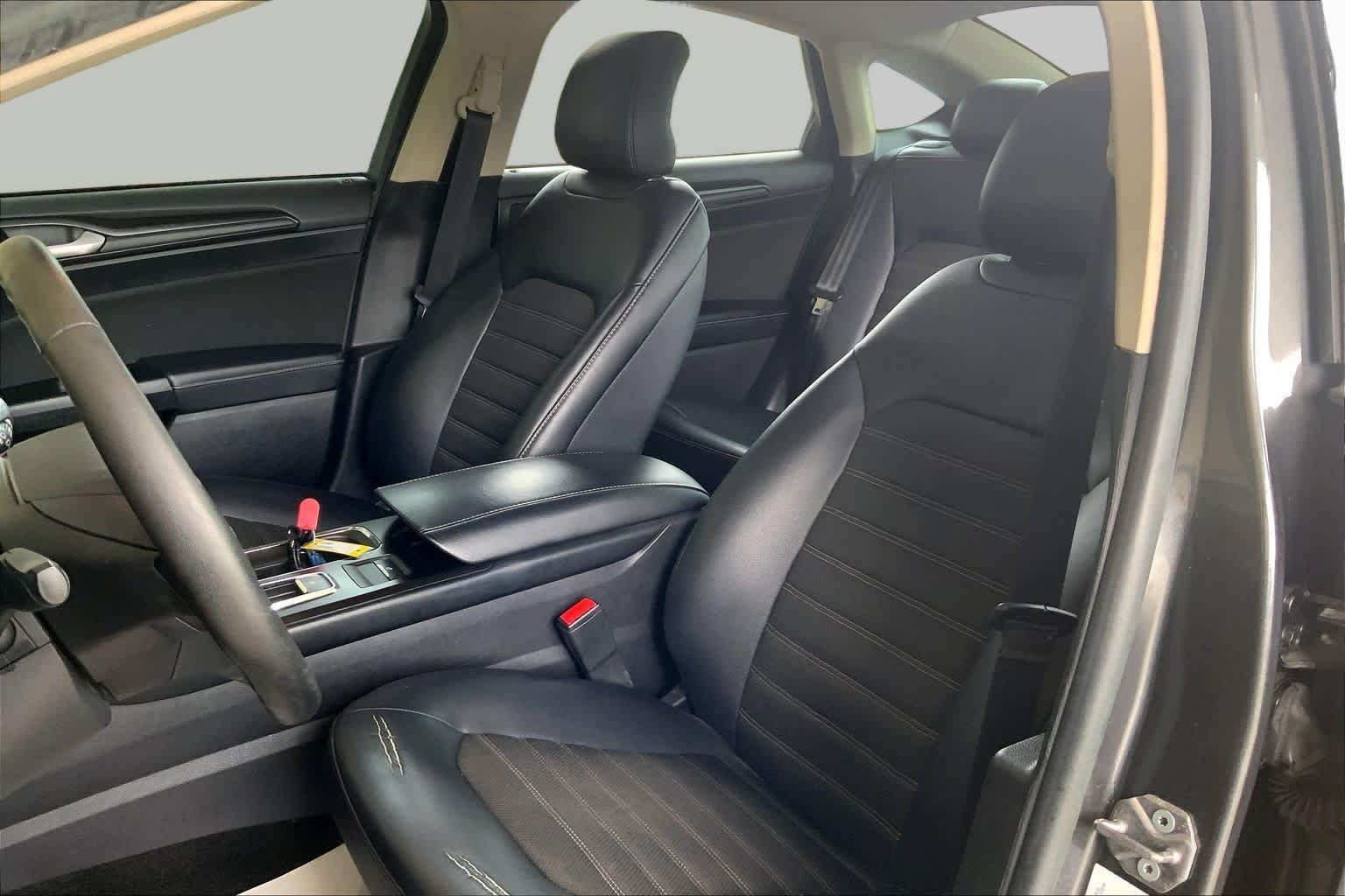 Pre-Owned 2018 Ford Fusion SE