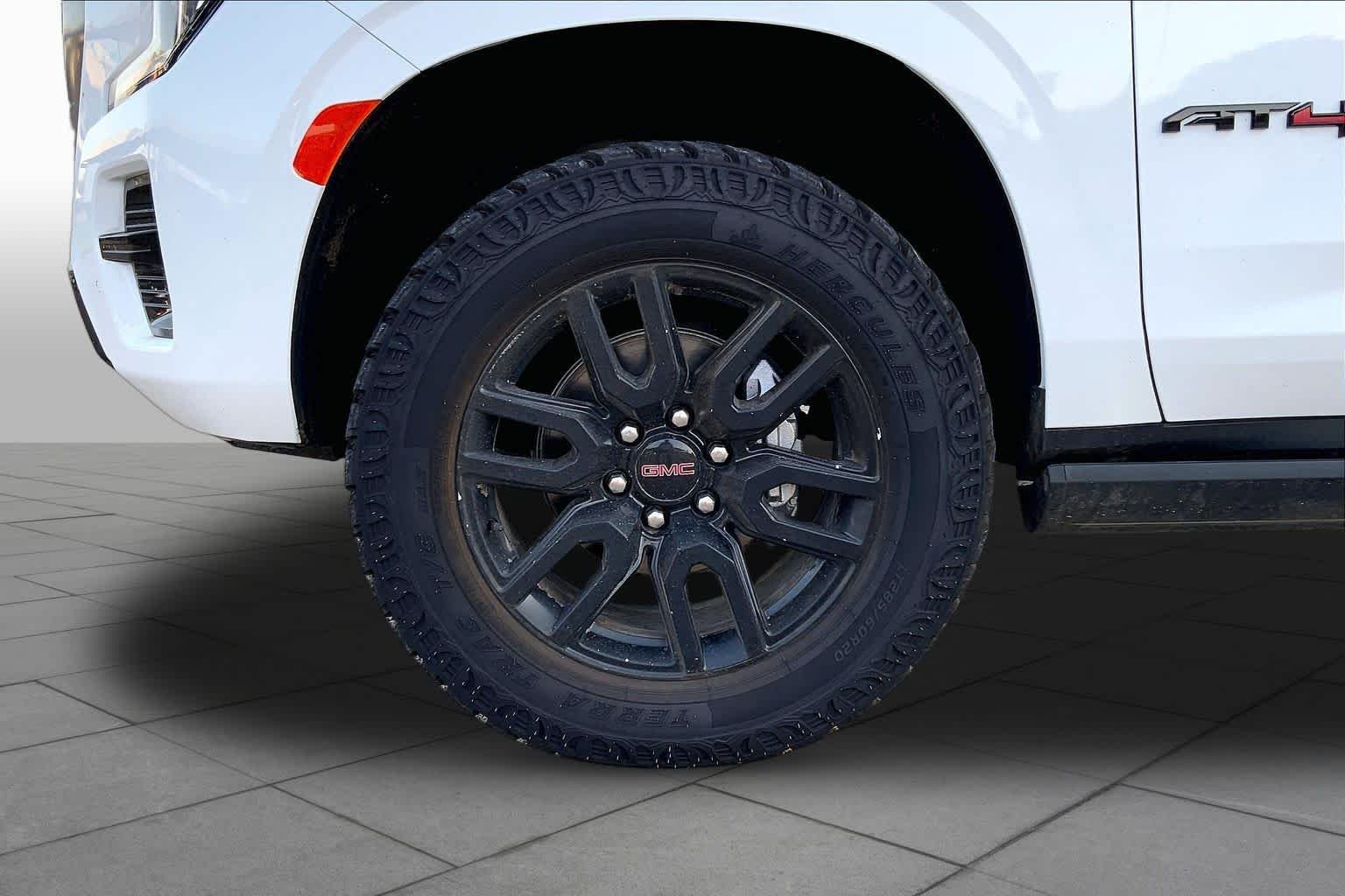 Used 2024 Summit White GMC AT4 image 21