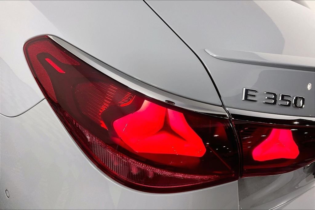 2026 Mercedes-Benz E-Class E350 - Photo 25