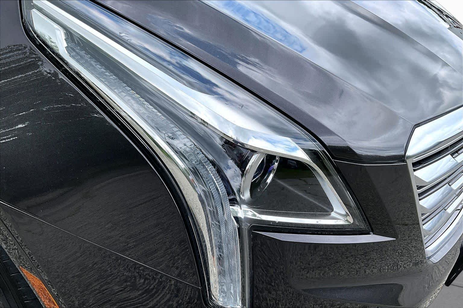 Used 2018 Dark Granite Metallic Cadillac Luxury AWD image 27