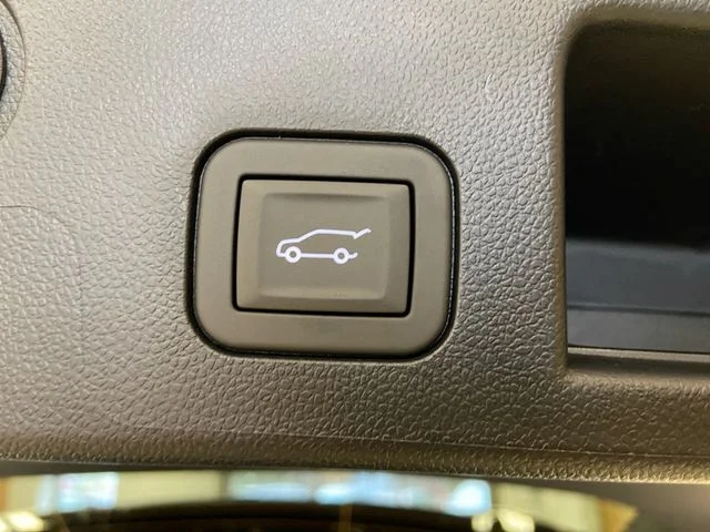 New 2026 White GMC AT4 image 18