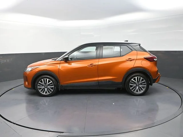Used 2022 Orange Nissan SV image 6