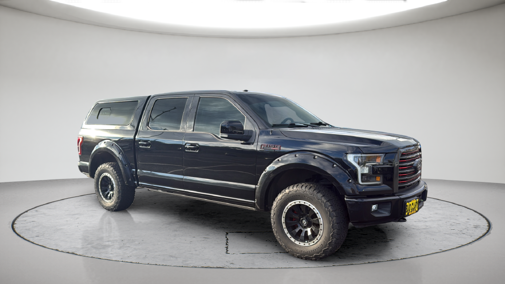Used 2017 Shadow Black Ford Lariat image 4