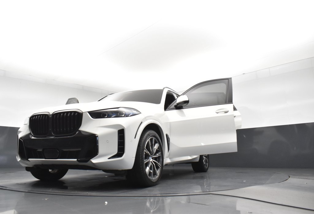 Used 2024 White BMW xDrive40i image 31