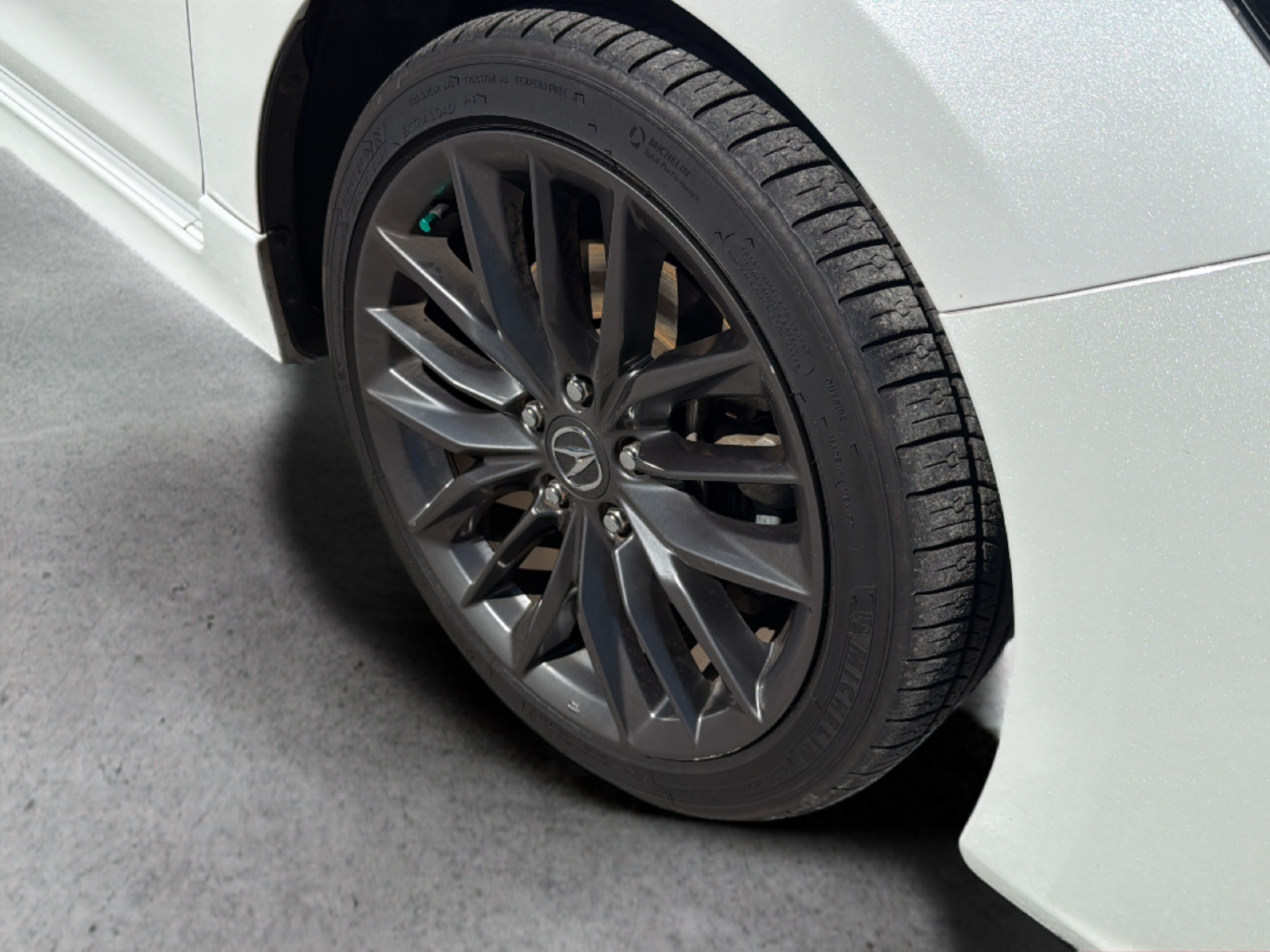 Used 2020 Platinum White Pearl Acura Premium and A-SPEC Packages image 15