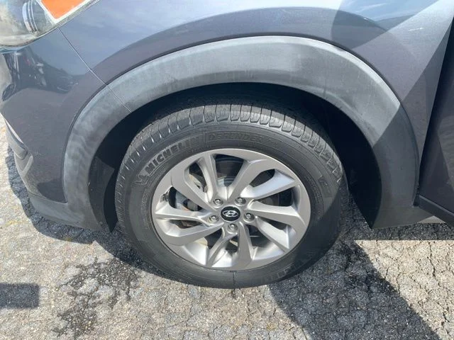 Used 2017 Gray Hyundai SE image 39