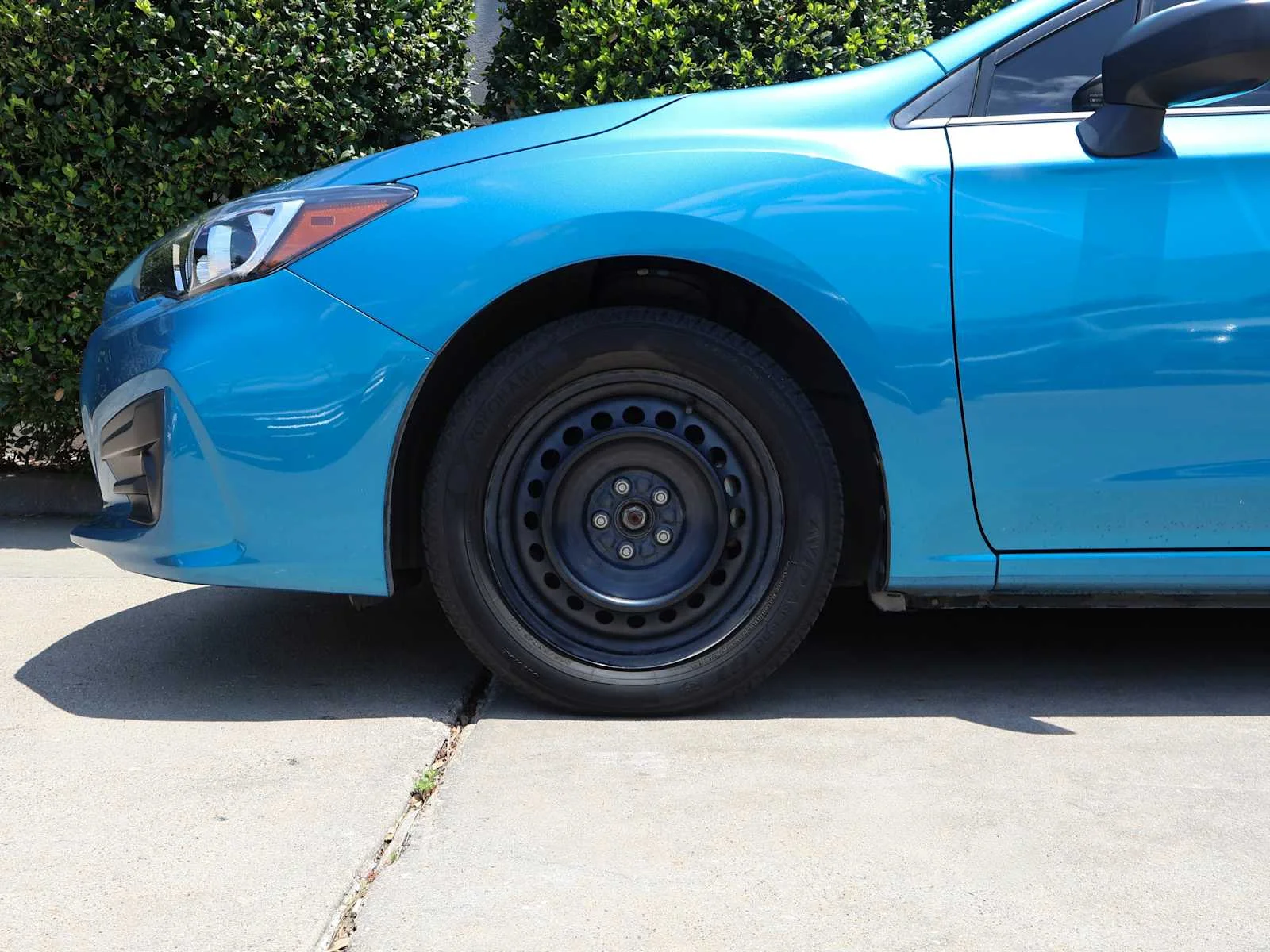 Used 2019 Island Blue Pearl Subaru  image 6