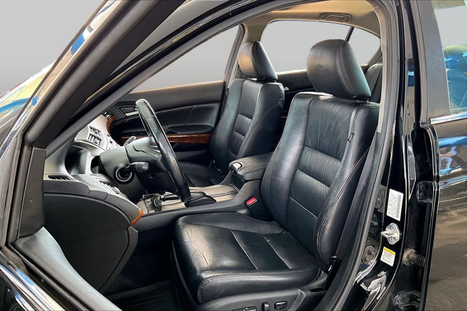 Used 2011 Crystal Black Pearl Honda EX-L image 7