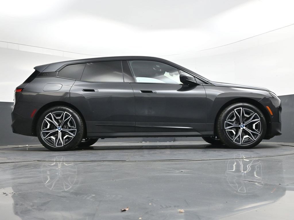 Used 2022 Gray BMW xDrive50 image 26