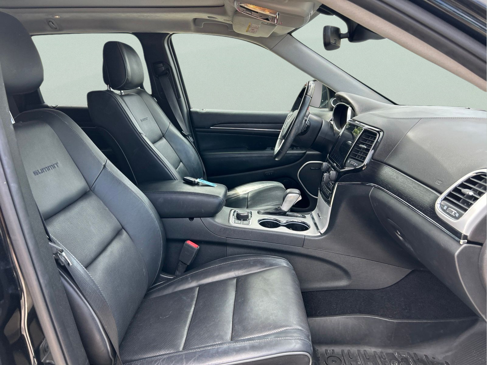 Used 2019 Black Jeep Summit image 12