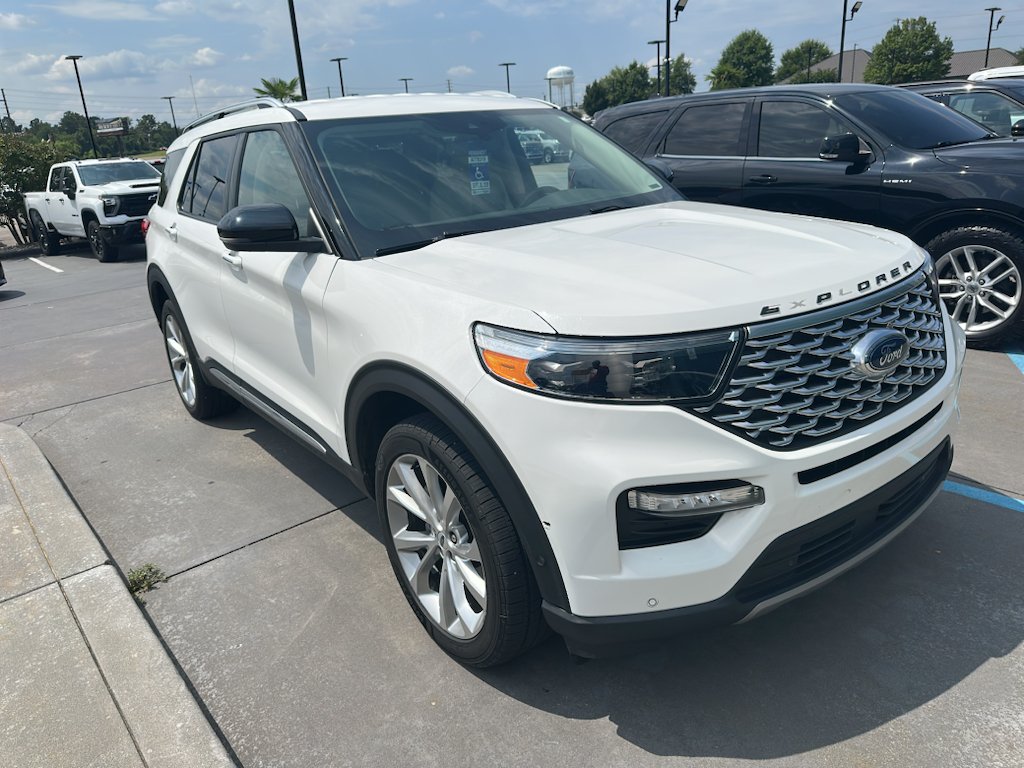 Used 2022 Star White Metallic Tri-Coat Ford Platinum image 2