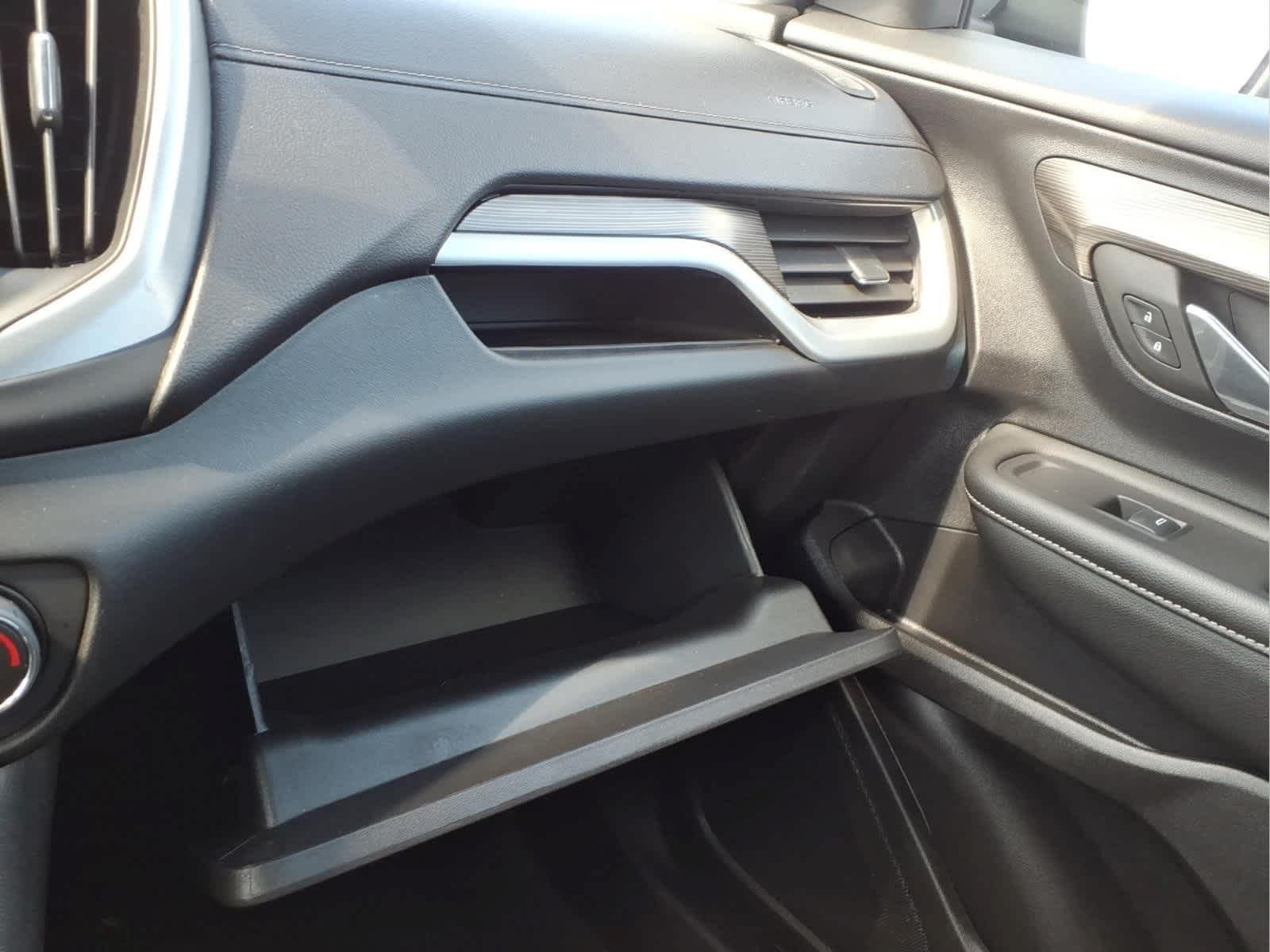 Used 2024 Sterling Metallic GMC SLE image 26