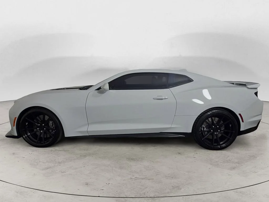 Used 2022 Summit White Chevrolet ZL1 image 2