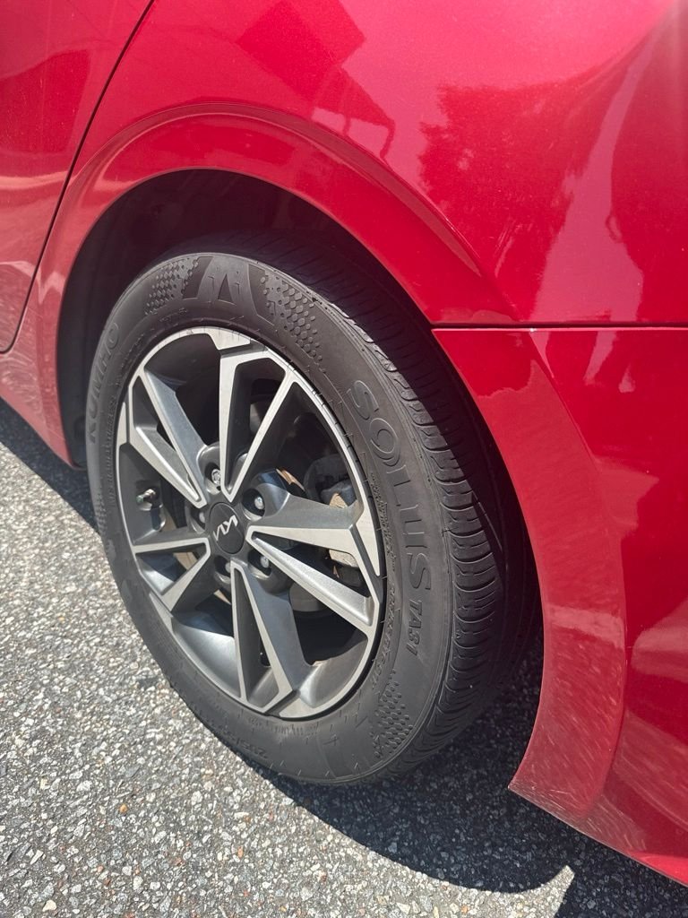 Used 2023 Red Kia LXS image 8