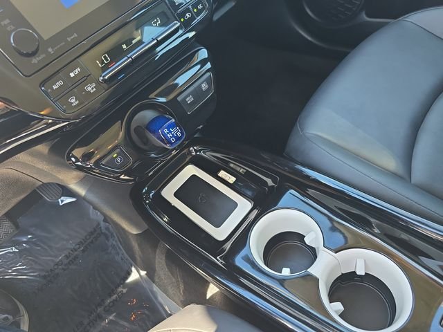 Used 2016 White Toyota Three Touring image 27