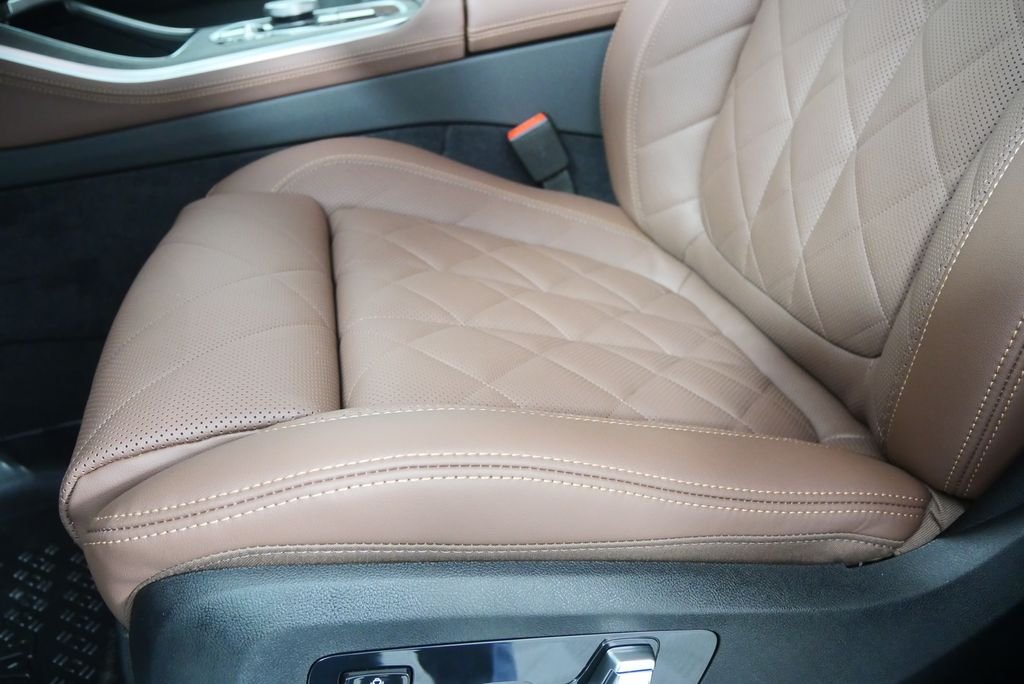 New 2026 Gray Metallic BMW sDrive40i image 9