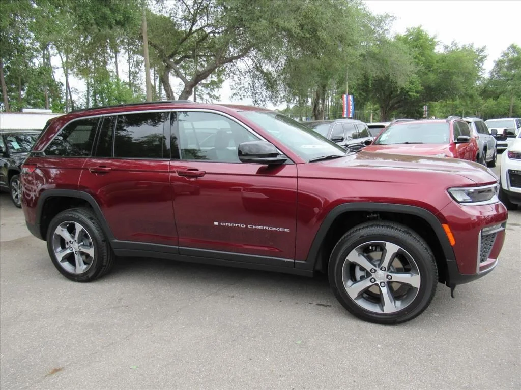 New 2026 Velvet Red Pearl-Coat Exterior Paint Jeep Limited image 2