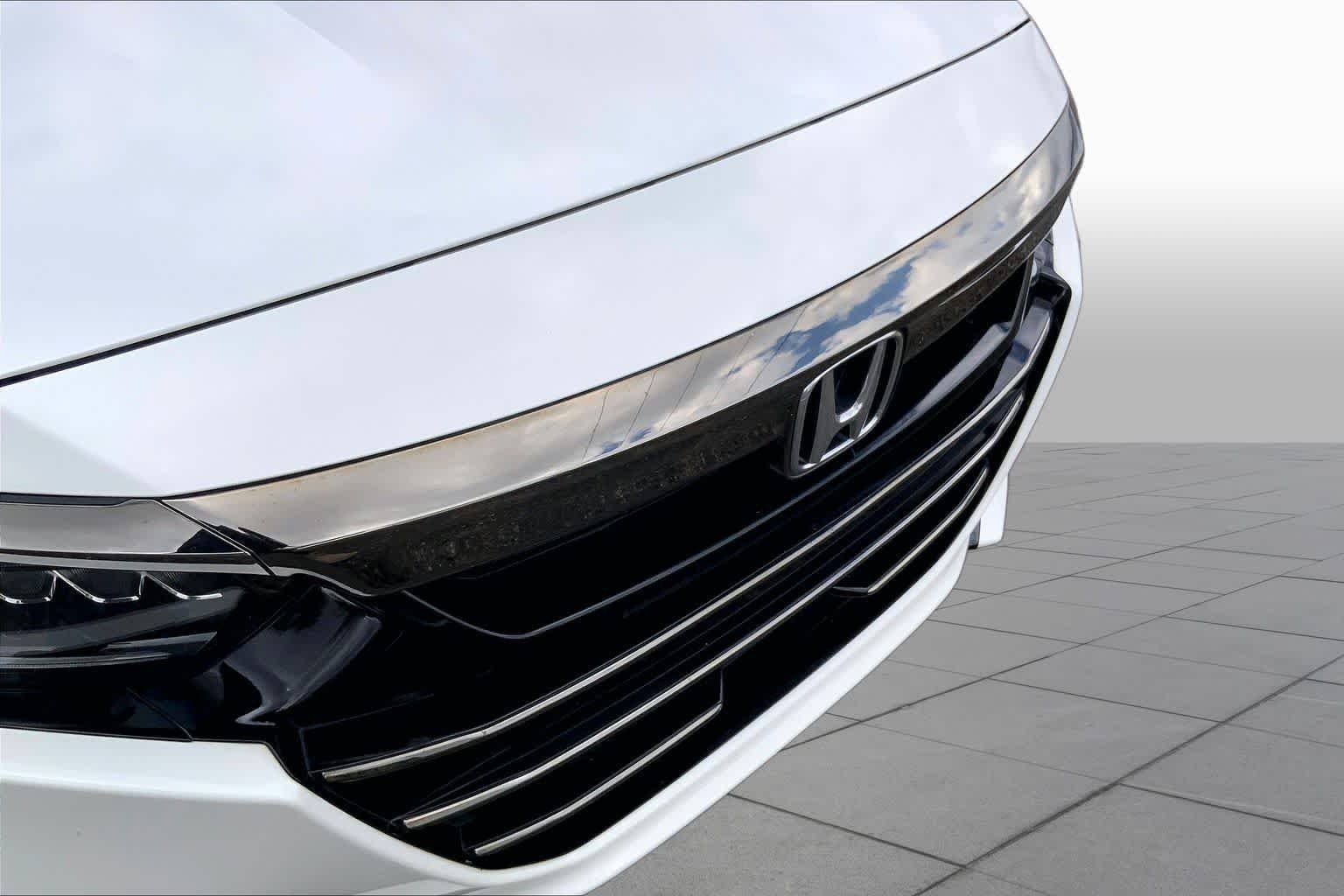 Used 2022 Platinum White Pearl Honda Sport image 27