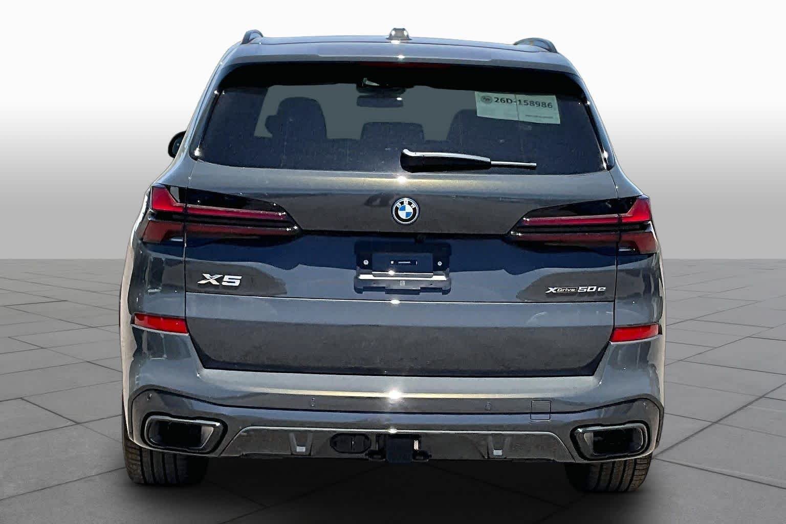 New 2026 Dravit Grey Metallic BMW xDrive50e image 4