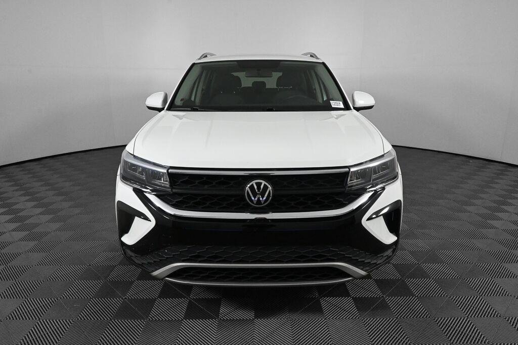 Used 2022 Pure White Volkswagen SE image 33