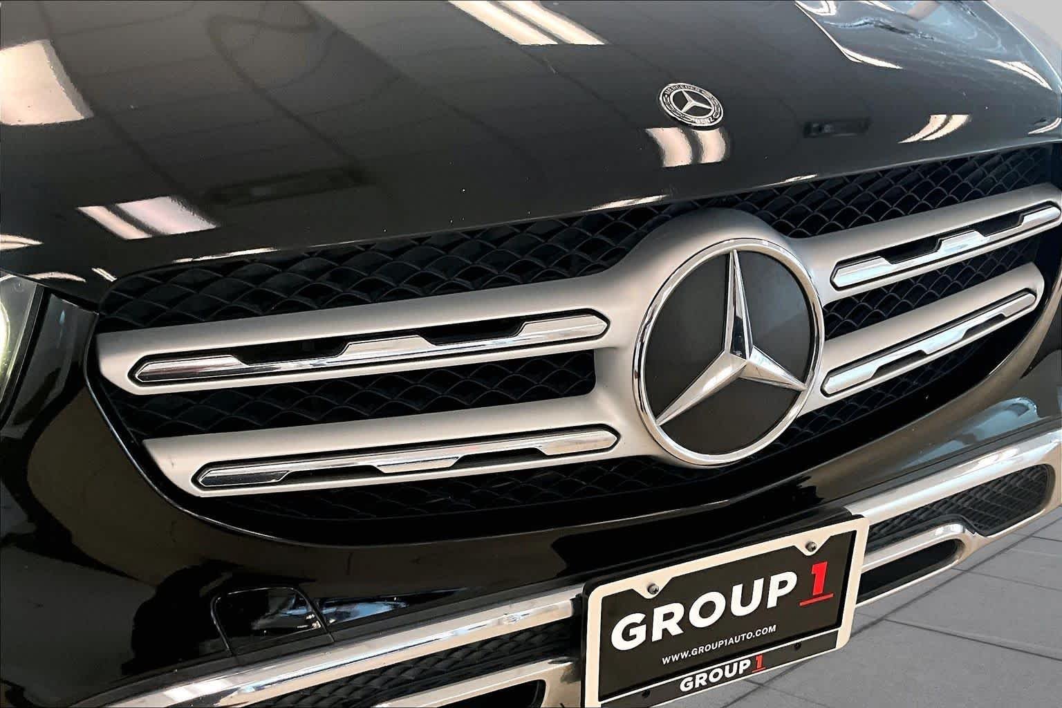 Used 2020 Black Mercedes-Benz GLC 300 image 27