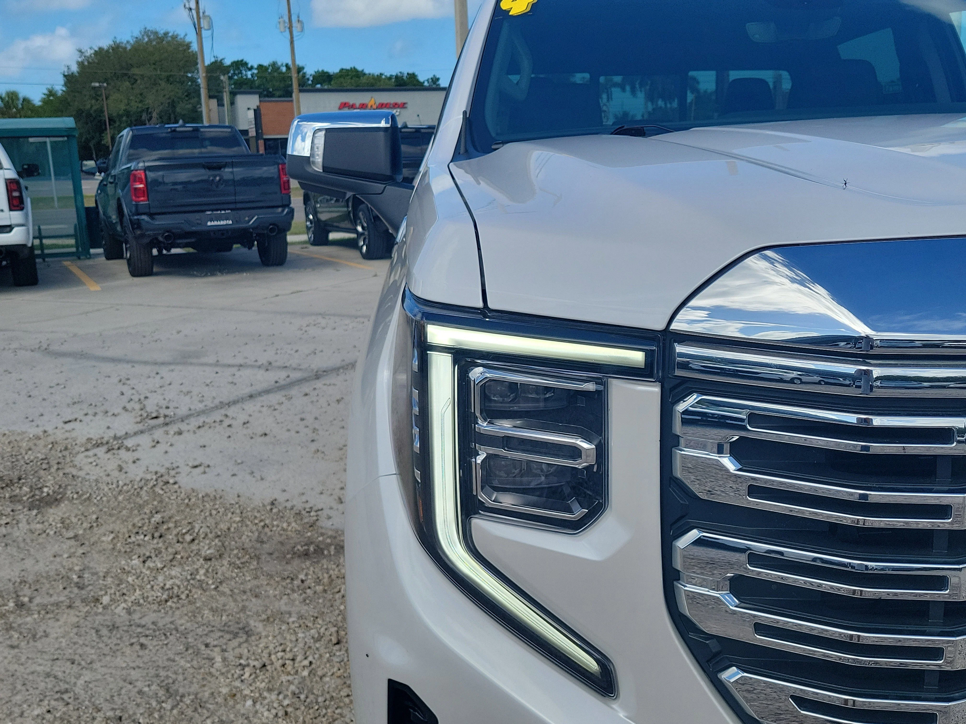 Used 2024 White Frost Tricoat GMC Denali image 7