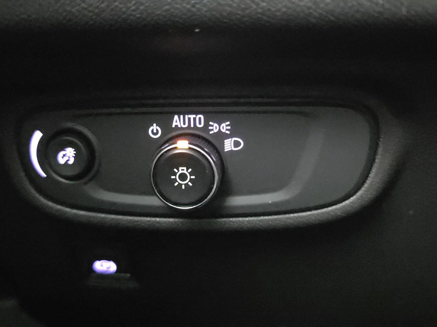 Used 2020 Quicksilver Metallic GMC SLE image 27