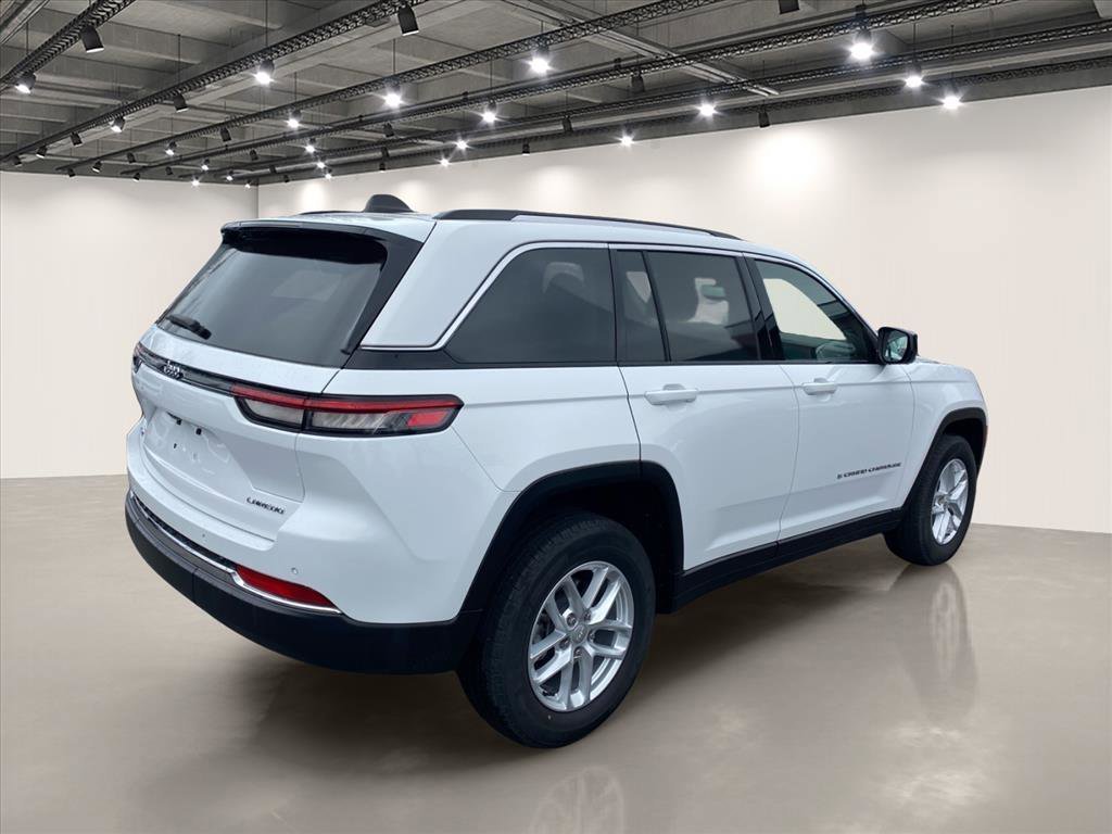 Used 2023 Bright White Clearcoat Jeep Laredo image 7