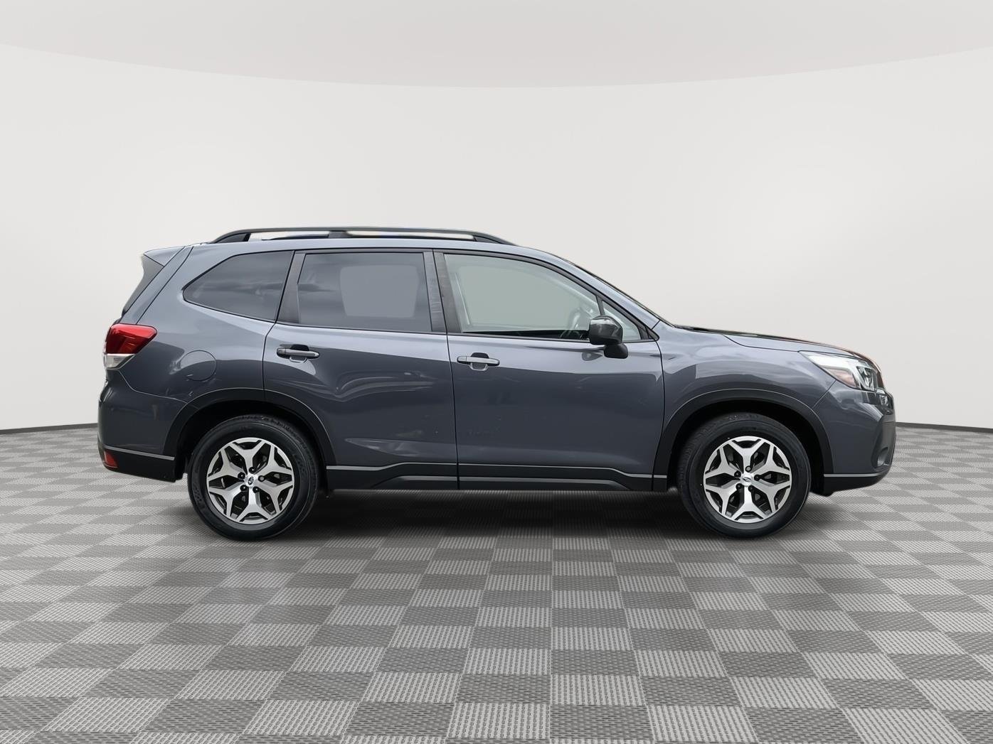 Used 2021 Magnetite Gray Metallic Subaru Premium image 4