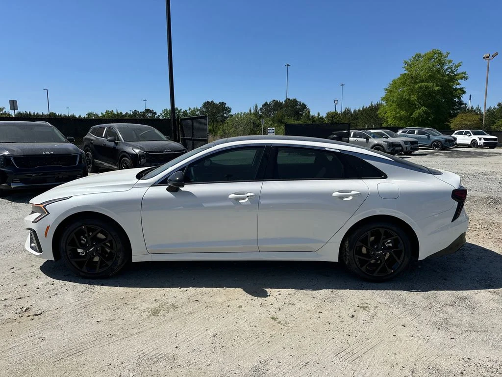 New 2026 White Kia GT-Line image 4