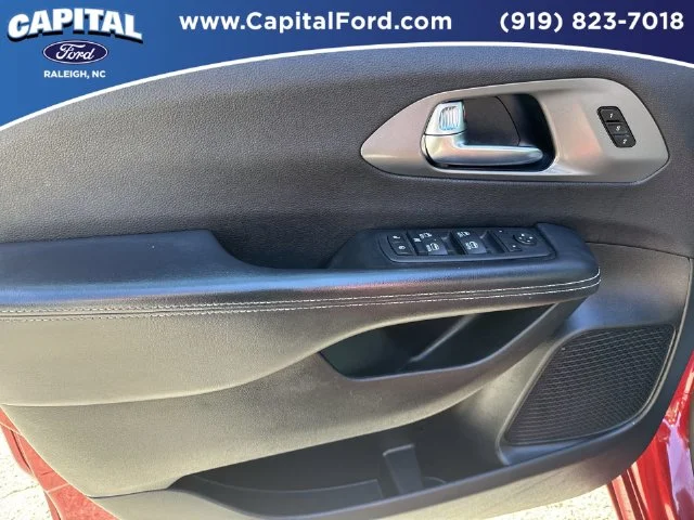Used 2025 Red Chrysler Select image 19