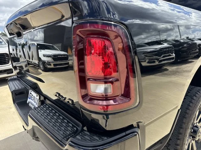 New 2027 Diamond Black Crystal Pearl-Coat Exterior Paint RAM Black Express image 20