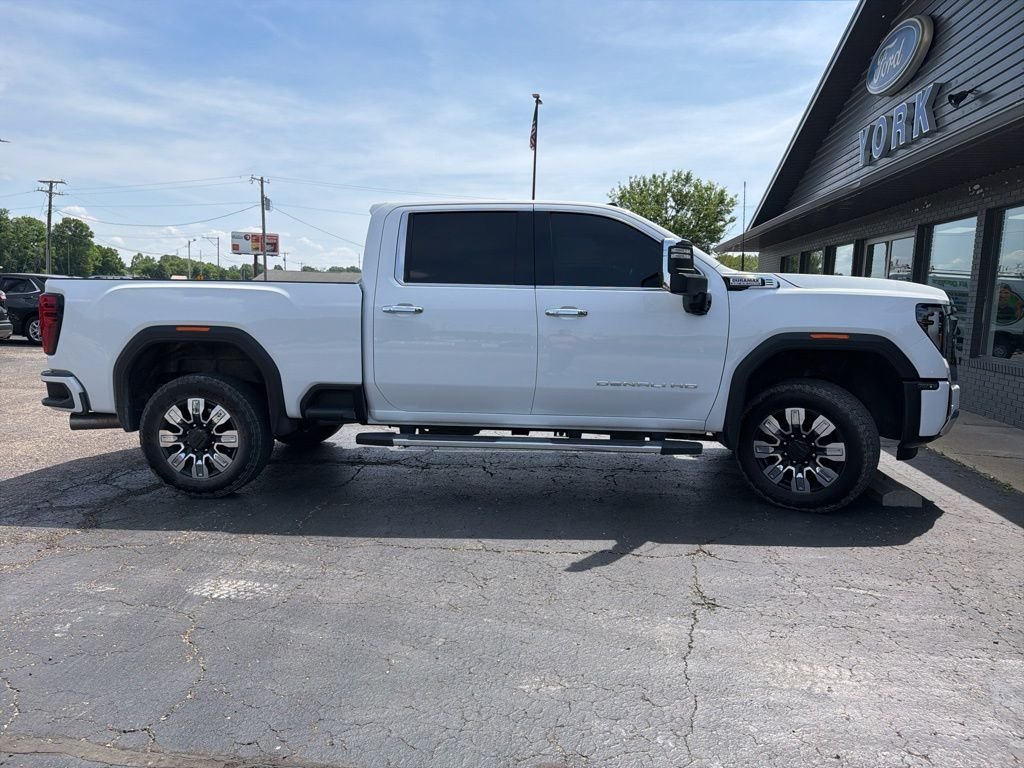 Used 2025 White GMC Denali image 7