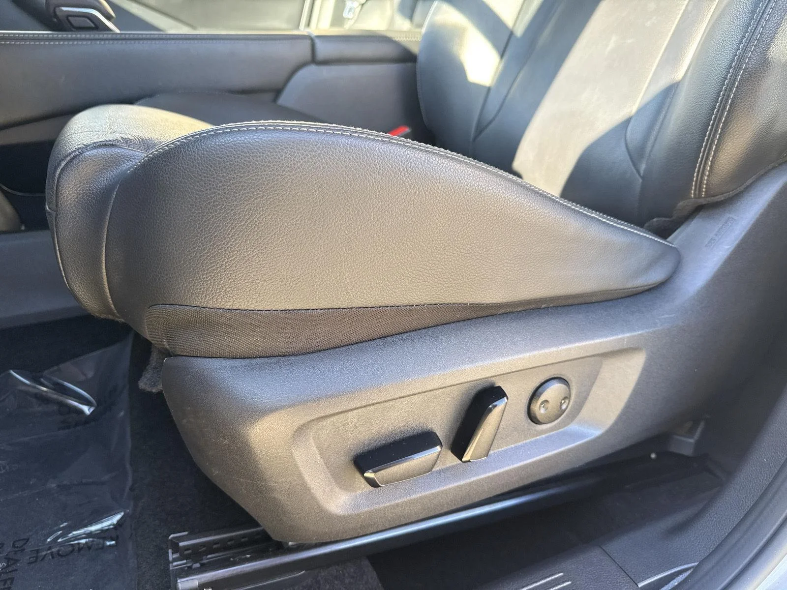 Used 2021 Brilliant Silver Metallic Nissan SL image 17