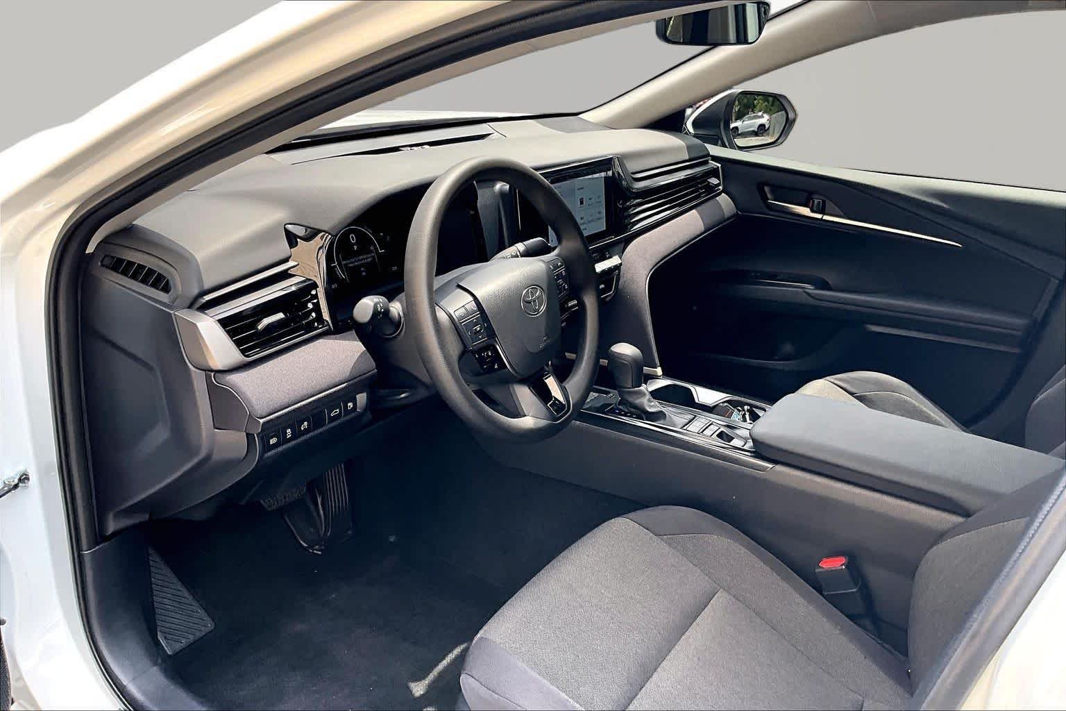Used 2025 Ice Cap Toyota LE image 18