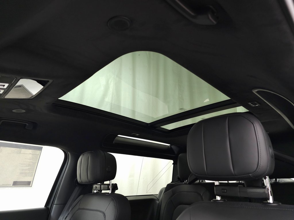 2025 LAND ROVER DEFENDER - Image 16