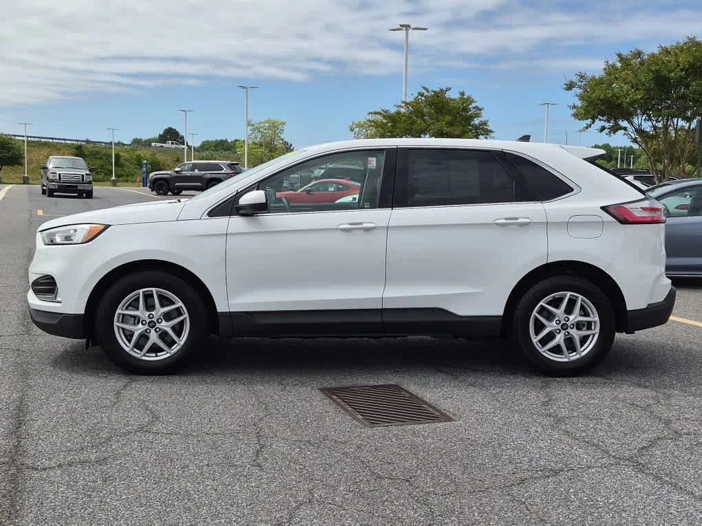 Used 2021 Oxford White Ford SEL image 5