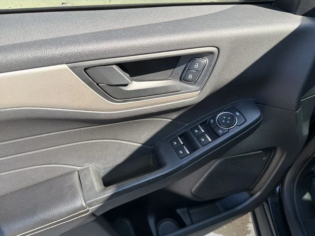 Used 2022 Black Ford SE image 15