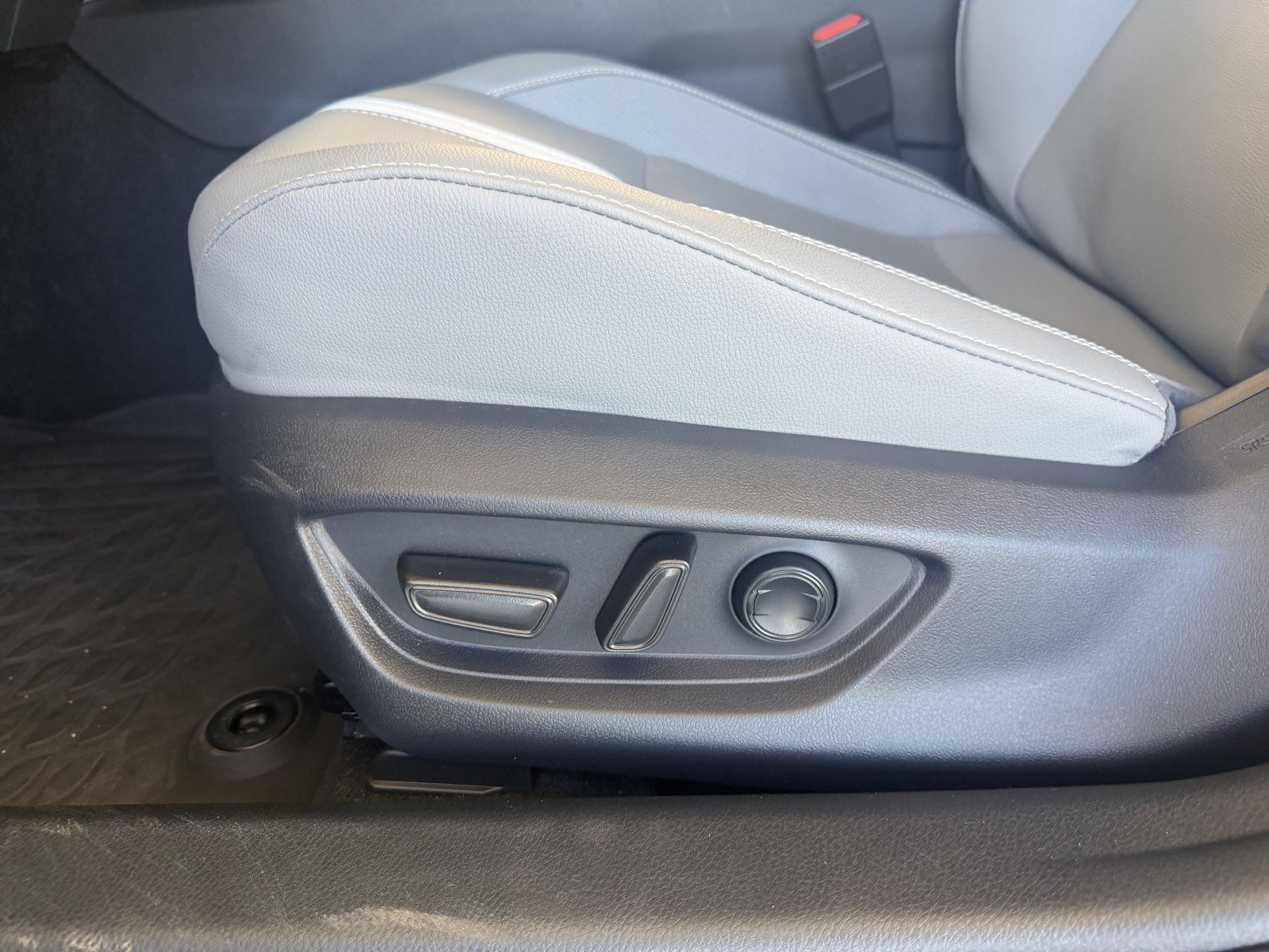 Used 2025 Underground Toyota SE image 20