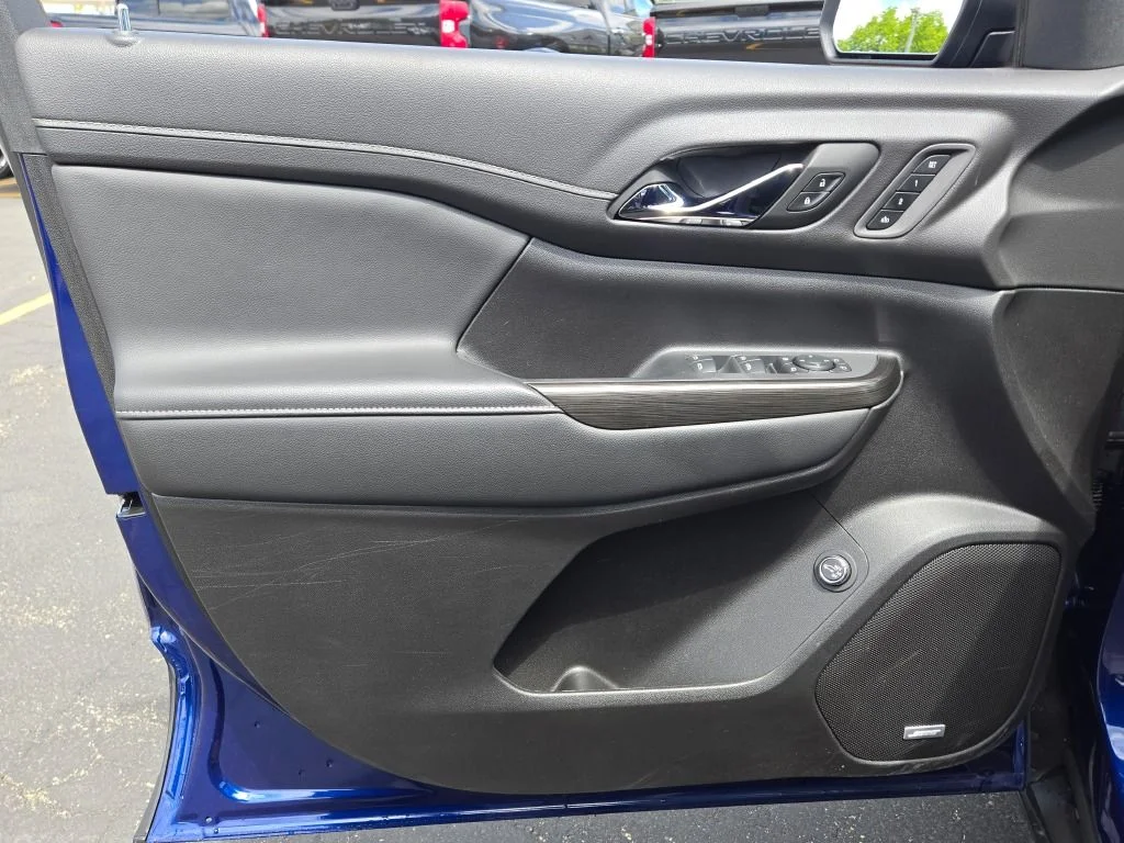 Used 2023 Blue GMC SLT image 22