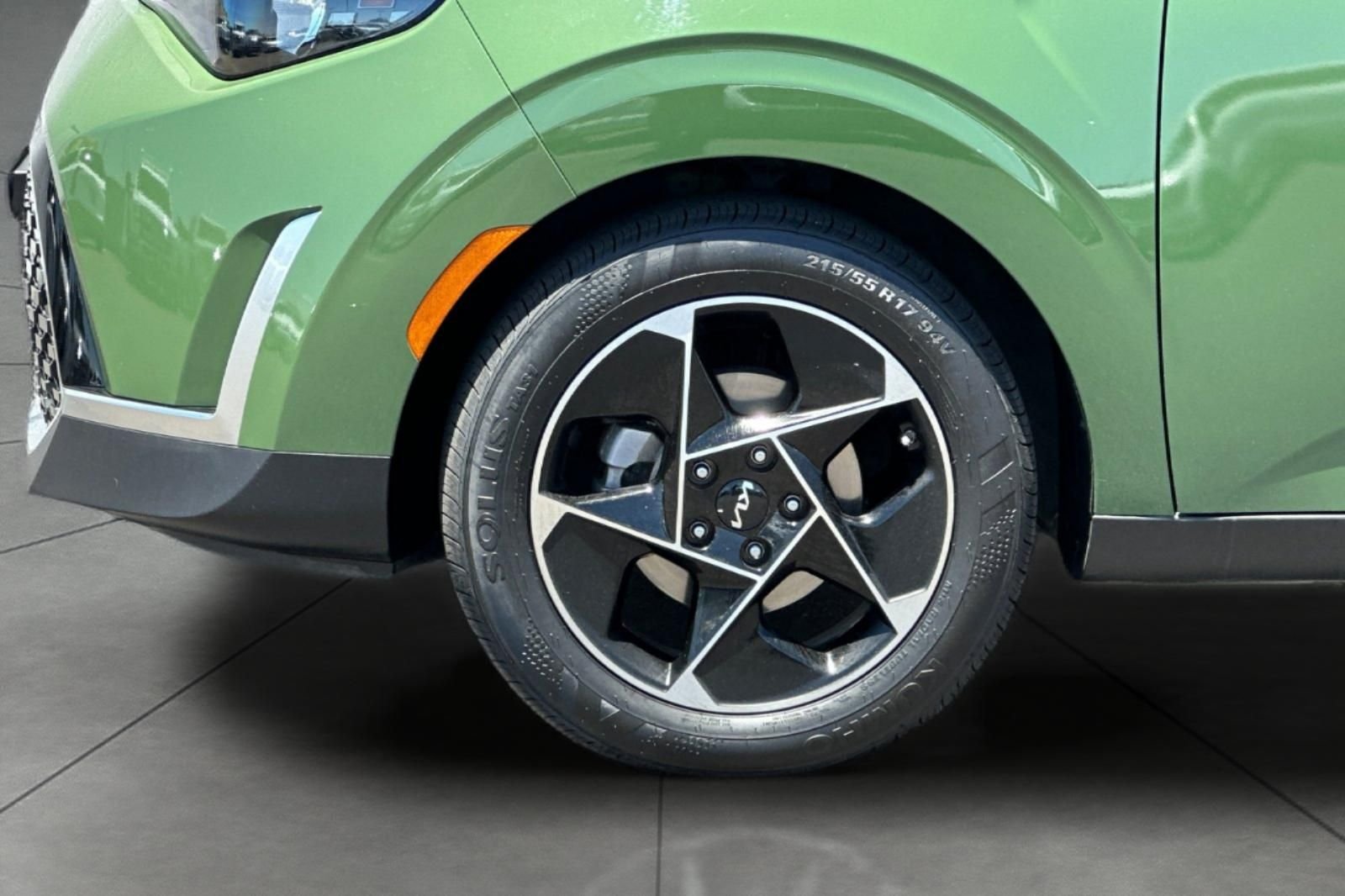 Used 2023 Green Kia EX image 30