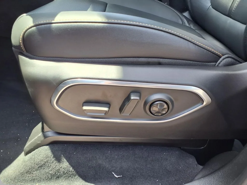 New 2026 Silver-Zynith Exterior Paint Jeep 85th Anniversary Edition image 22
