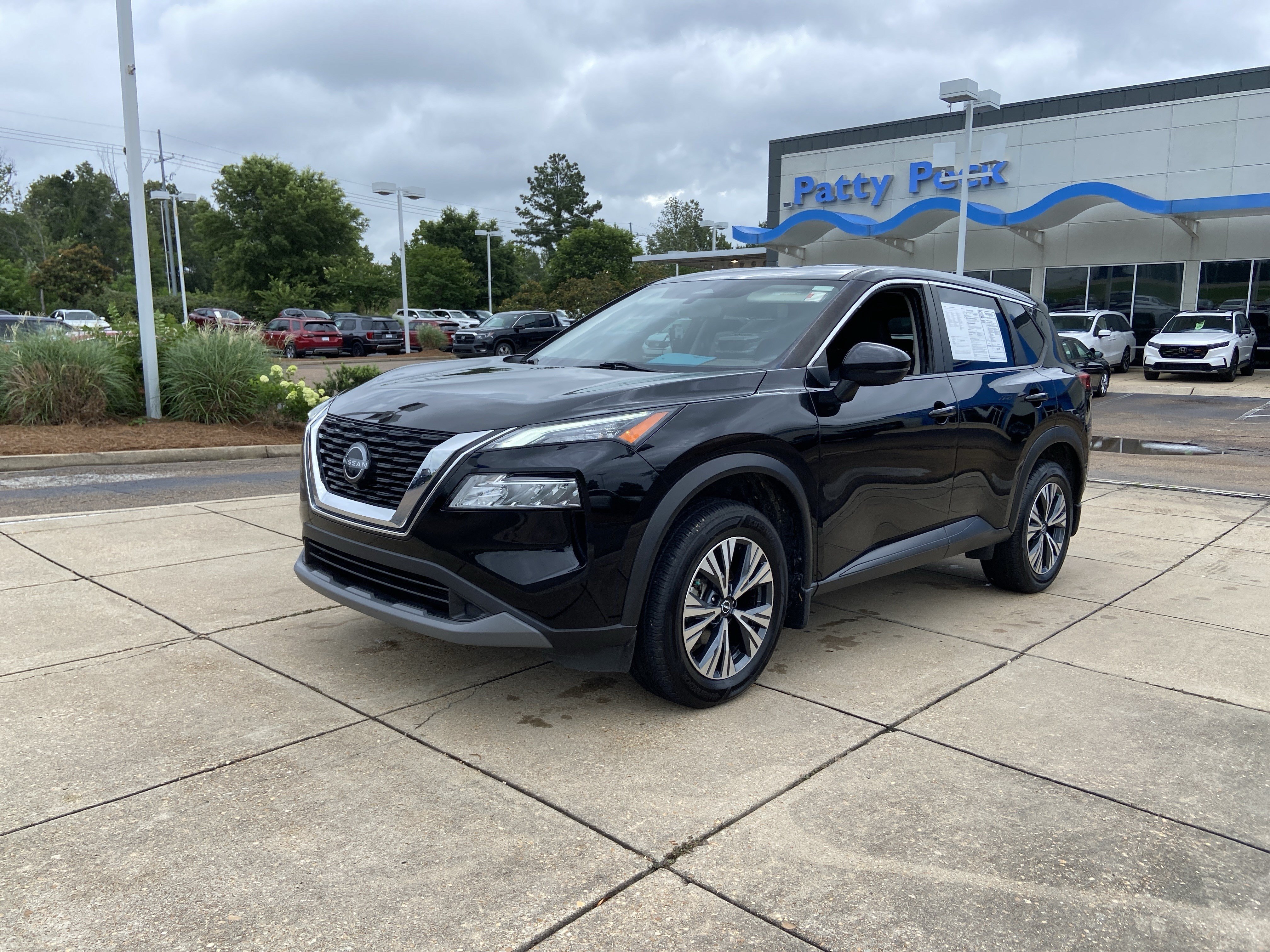 Used 2023 Super Black Nissan SV image 4